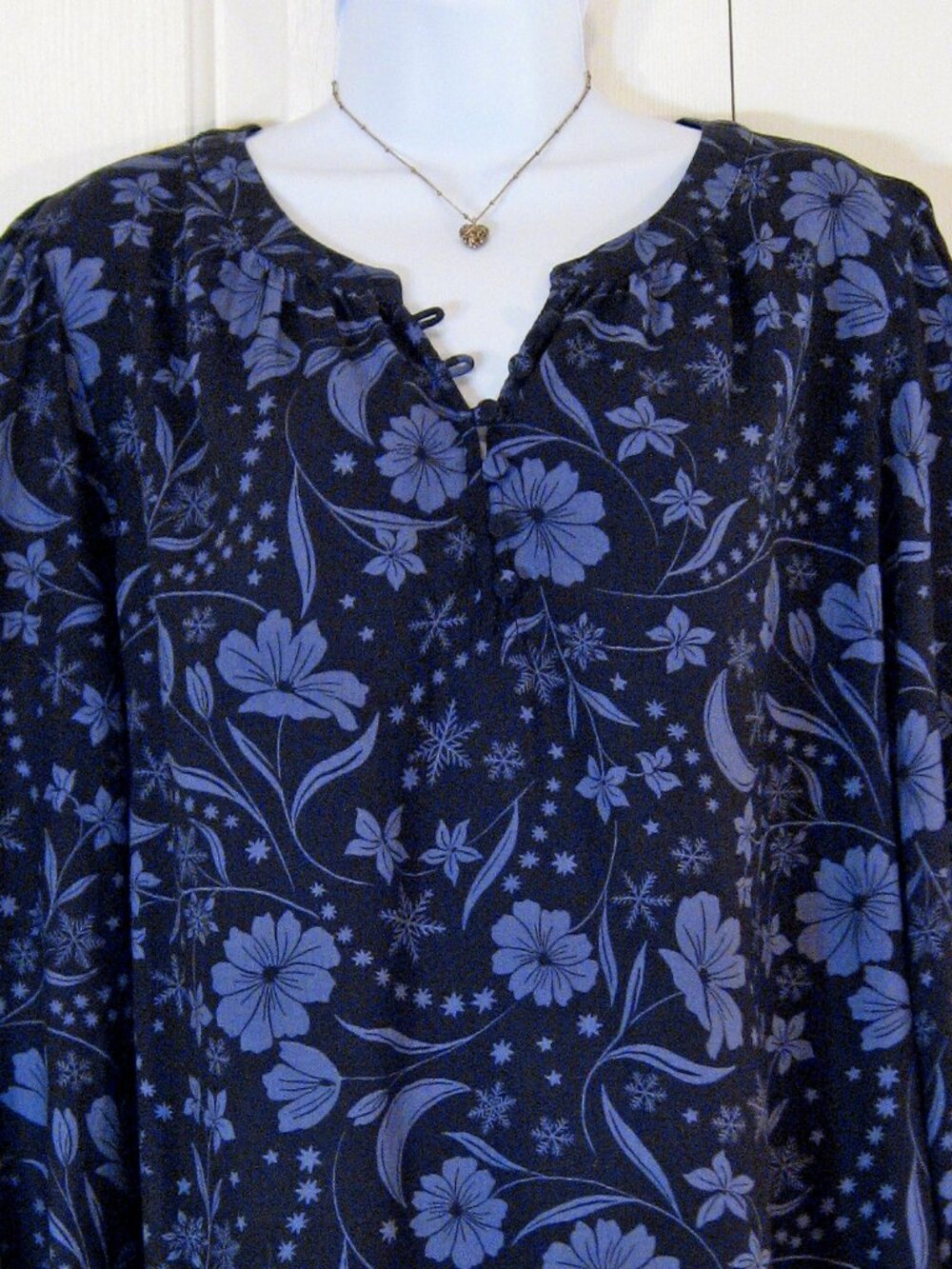 LOFT | 'Snowflake Bloom' Cotton Henley Blouse - Picture 3 of 10